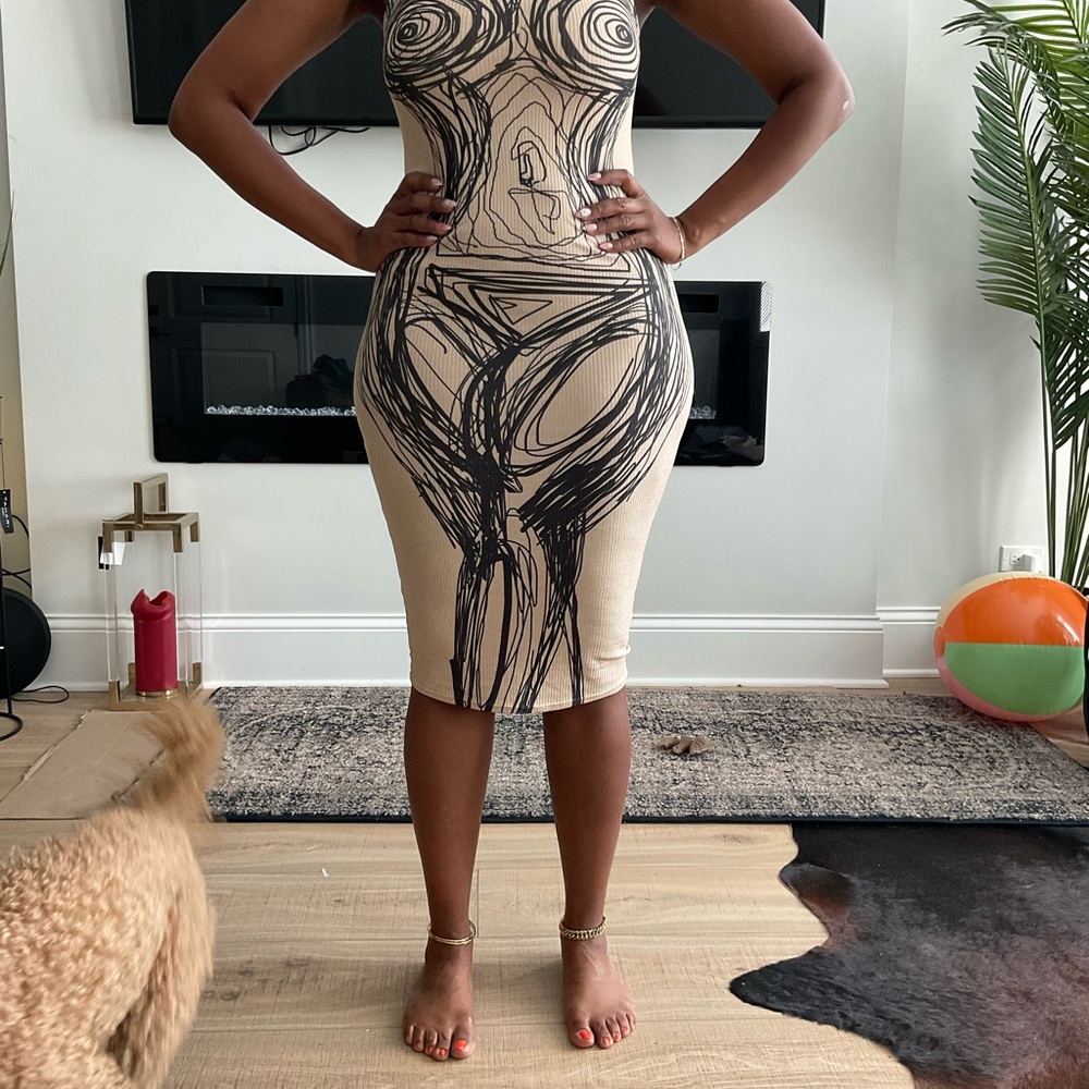 Long no sleeve black printed tan dress from Discovery